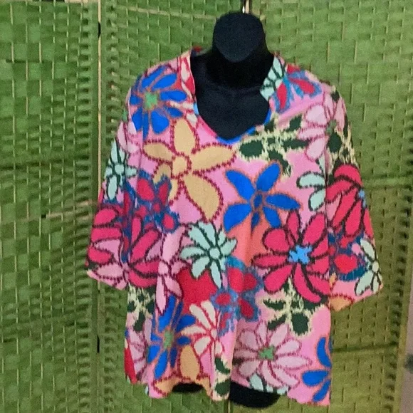 🌺🌸NWOT Shein Curve 1XLG Colorful Top Closet Must Have & So Much Fun To Wear 🌺🌸 - Picture 2 of 9